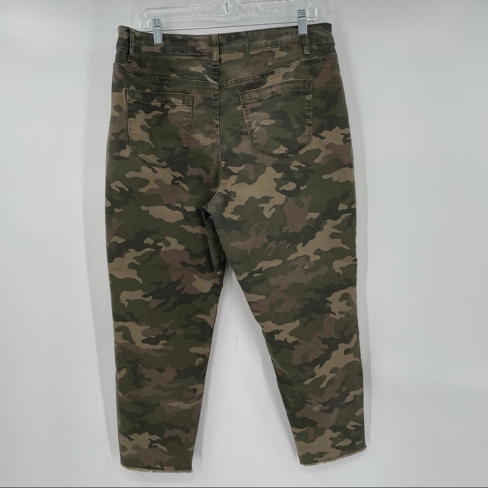 NEW! NOBO Camo Mid Rise Cropped Jeans - Picture 7 of 12